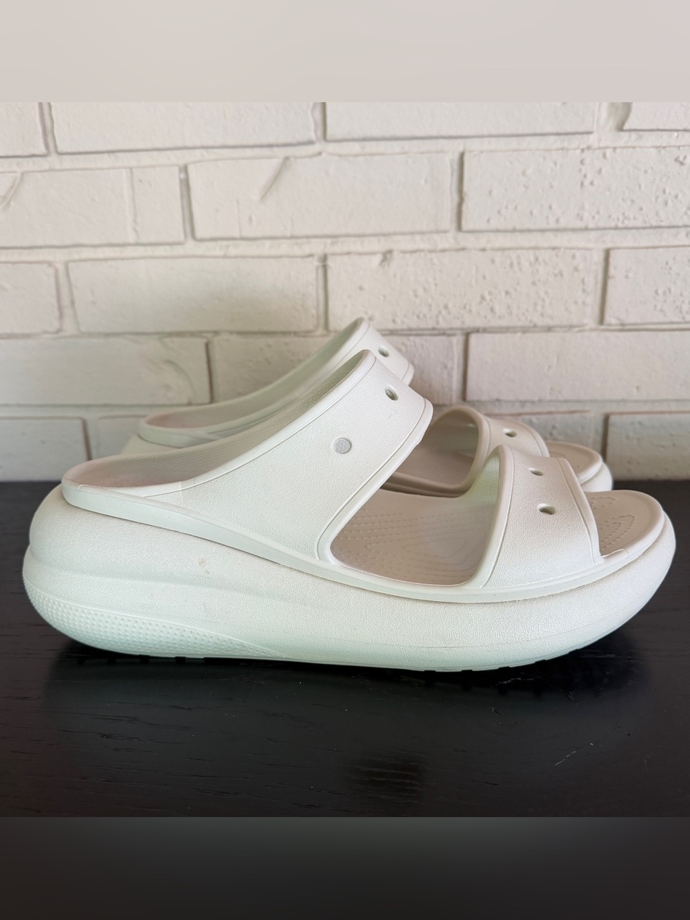 Crocs Classic Crush Sandals Clogs Bone Men’s 12 Rubber Beach Casual Comfort